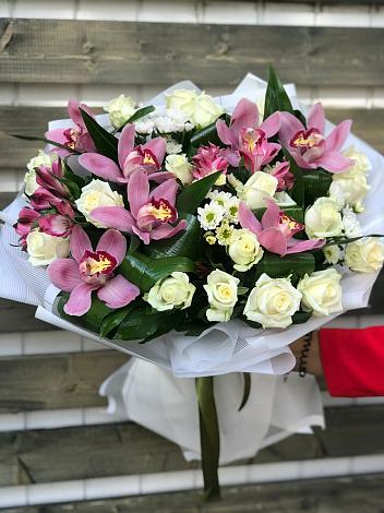 Букет цветов из: Розы и Хризантемы в Приволжске