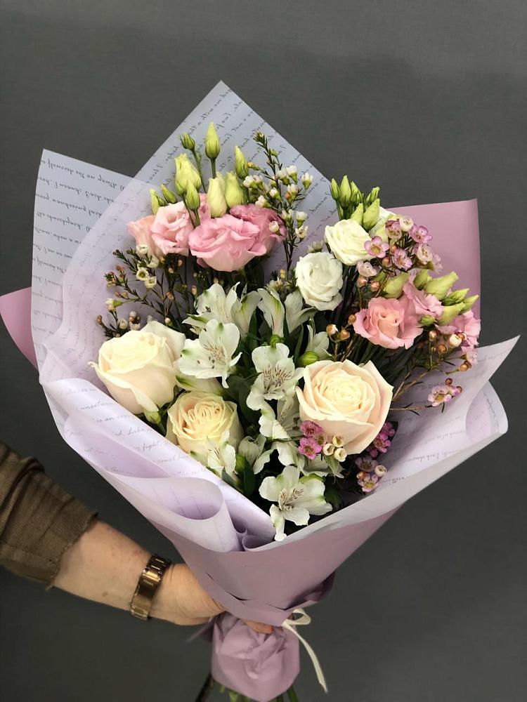 Букет цветов из: Альстромерии, Розы и Лизиантусы в Приволжске