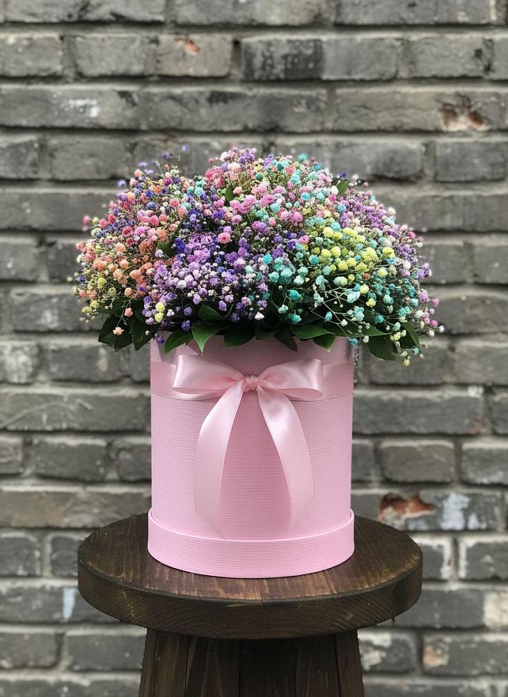 Цветочная композиция из Гипсофила и Розы в шляпной коробке в Приволжске