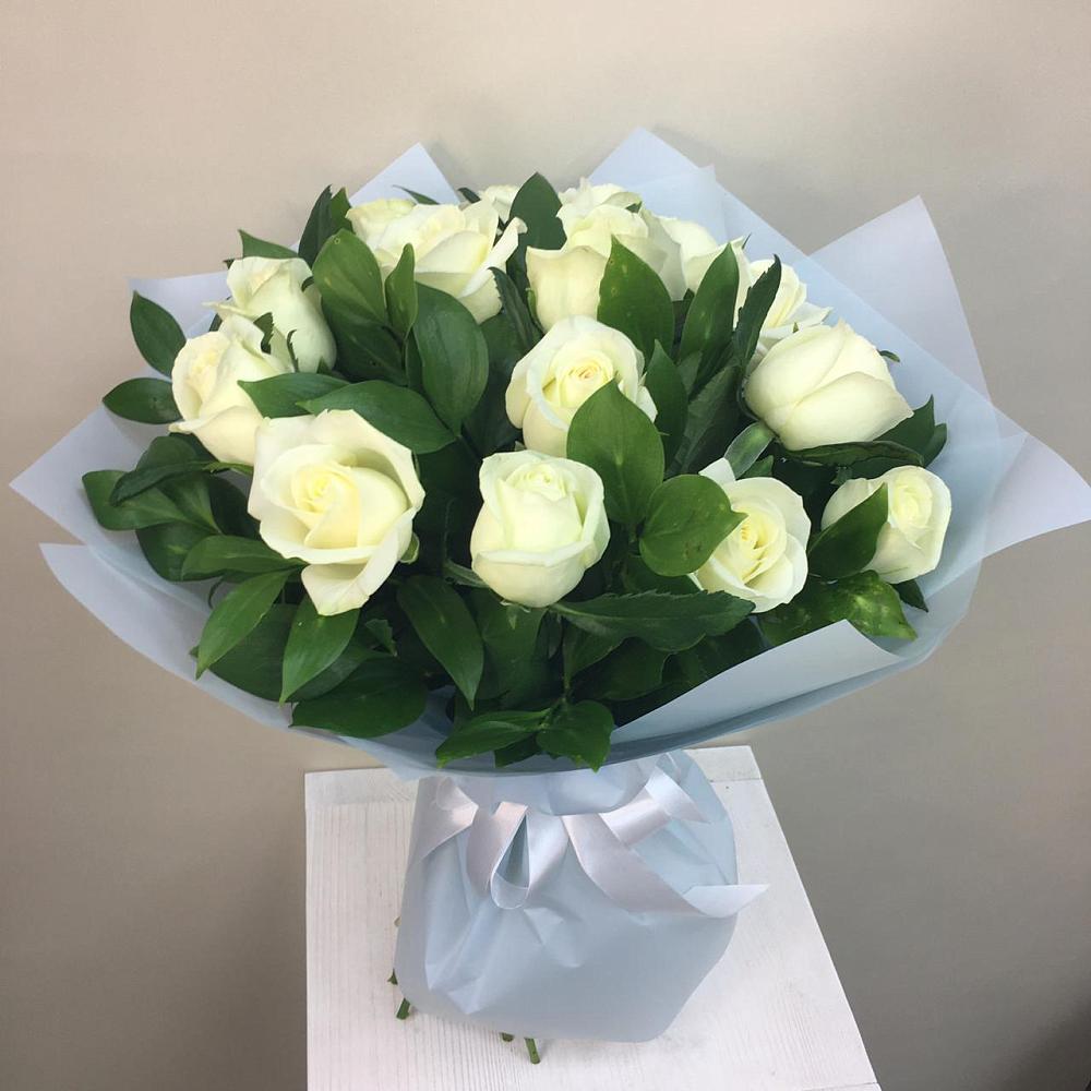 Букет 15 Белых роз Проуд в Приволжске