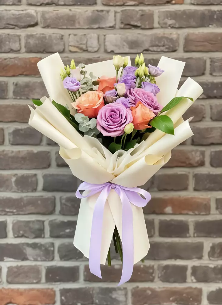 Букет цветов из: Лизиантусы и Розы в Приволжске