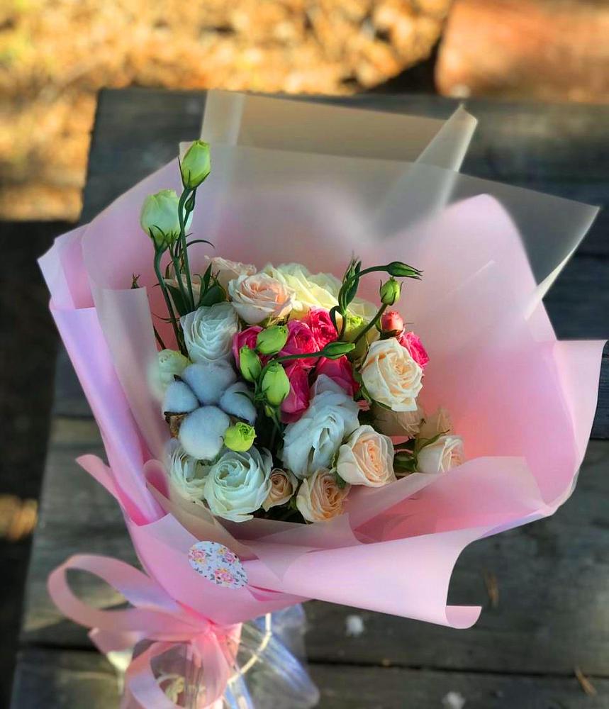 Букет цветов из: Розы и Лизиантусы в Приволжске