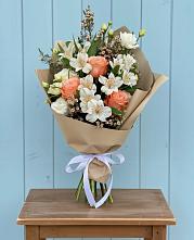 Букет цветов из:  Альстромерии, Лизиантусы, Розы и Хризантемы #REPLACE_PRED# Приволжске