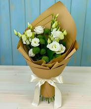 Букет цветов из:  Хризантемы и Лизиантусы в Приволжске