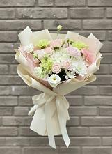 Букет цветов из:  Гвоздики, Розы, Лизиантусы и Хризантемы в Приволжске