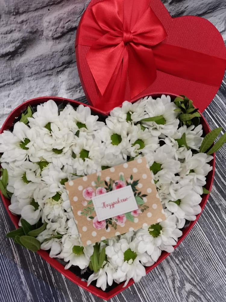 Цветочная композиция из Хризантемы в виде сердца в Приволжске