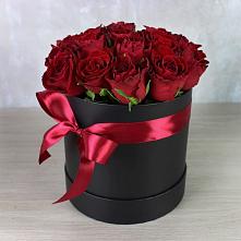 Цветочная композиция из Розы в шляпной коробке в Приволжске