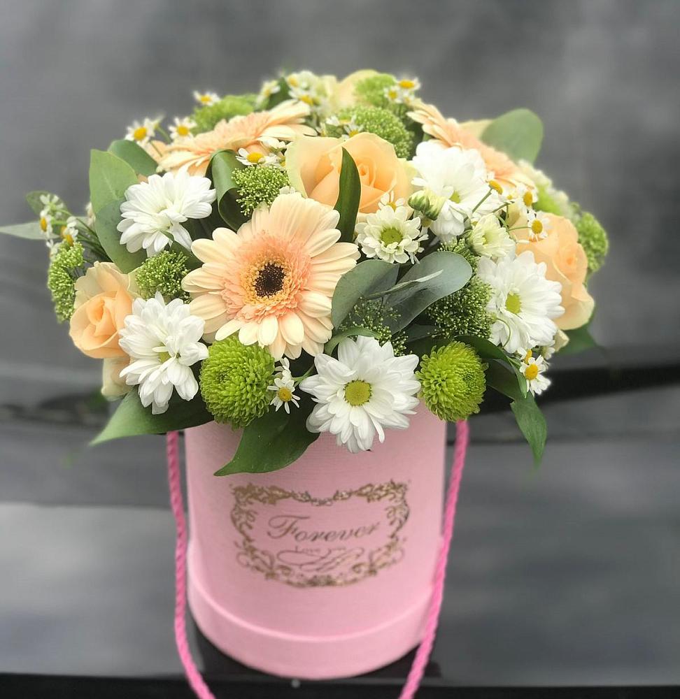 Цветочная композиция из Розы, Герберы и Хризантемы в шляпной коробке в Приволжске