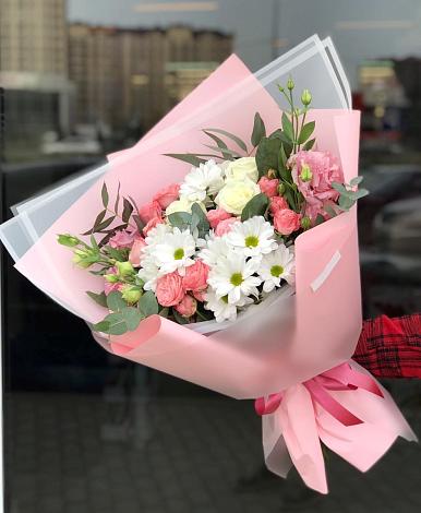 Букет цветов из: Розы, Лизиантусы и Хризантемы в Приволжске